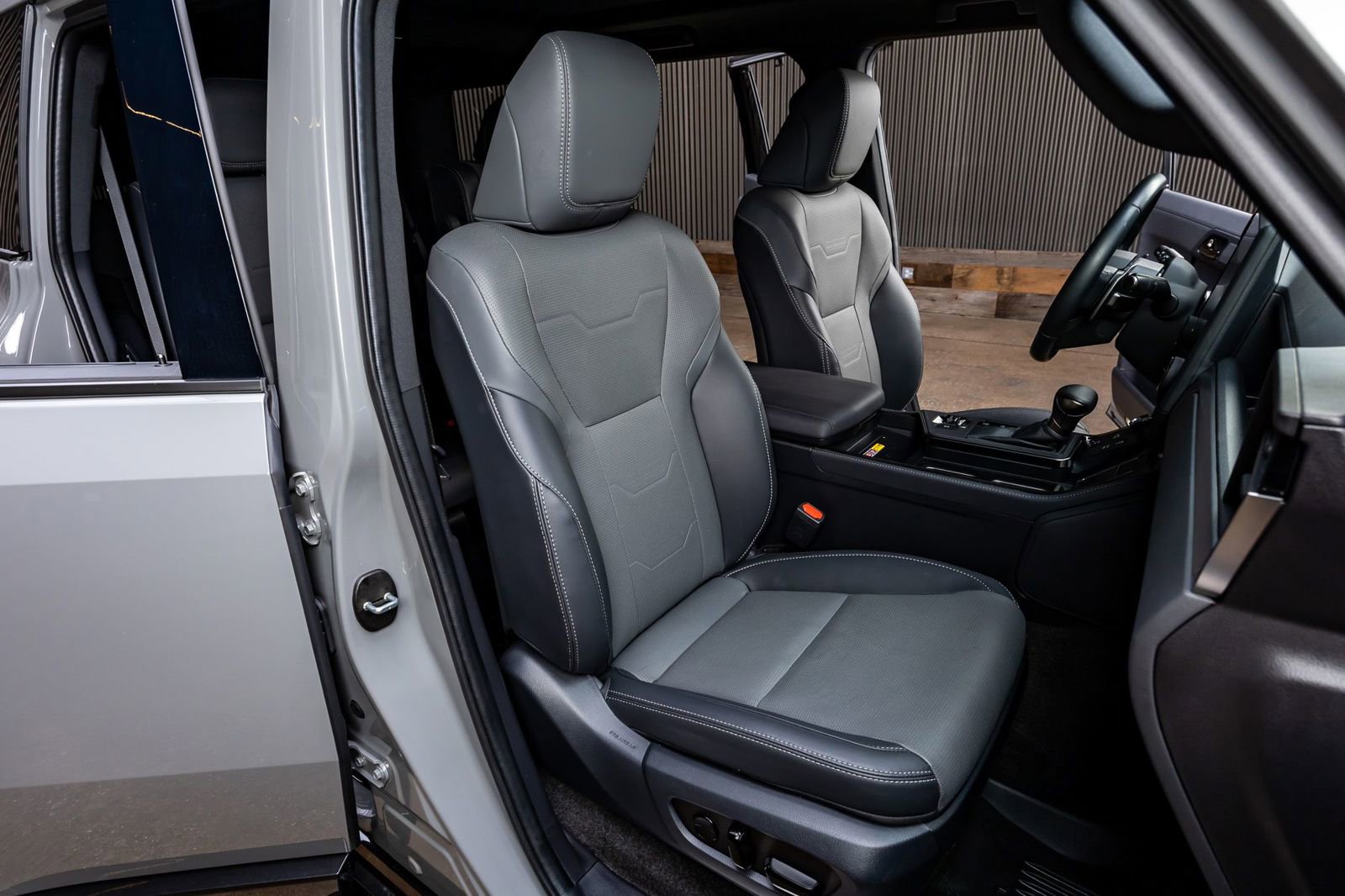 Used 2025 Lexus GX 550 550 Luxury+ w/ Accessory Package (2T) image 32