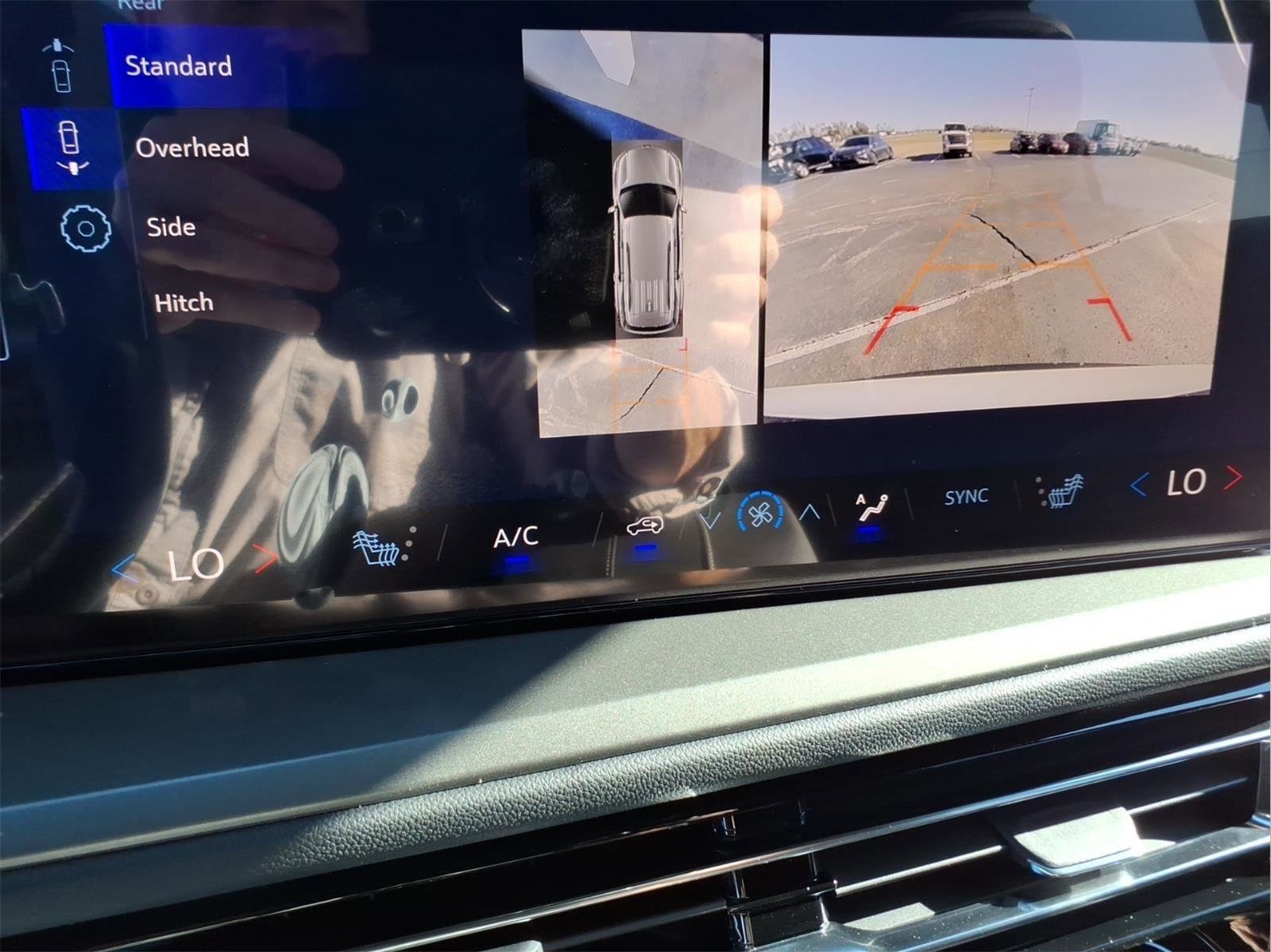 New 2026 Chevrolet Traverse LT image 25