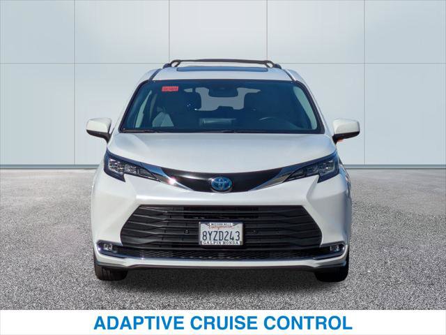 Used 2022 Toyota Sienna XLE image 3