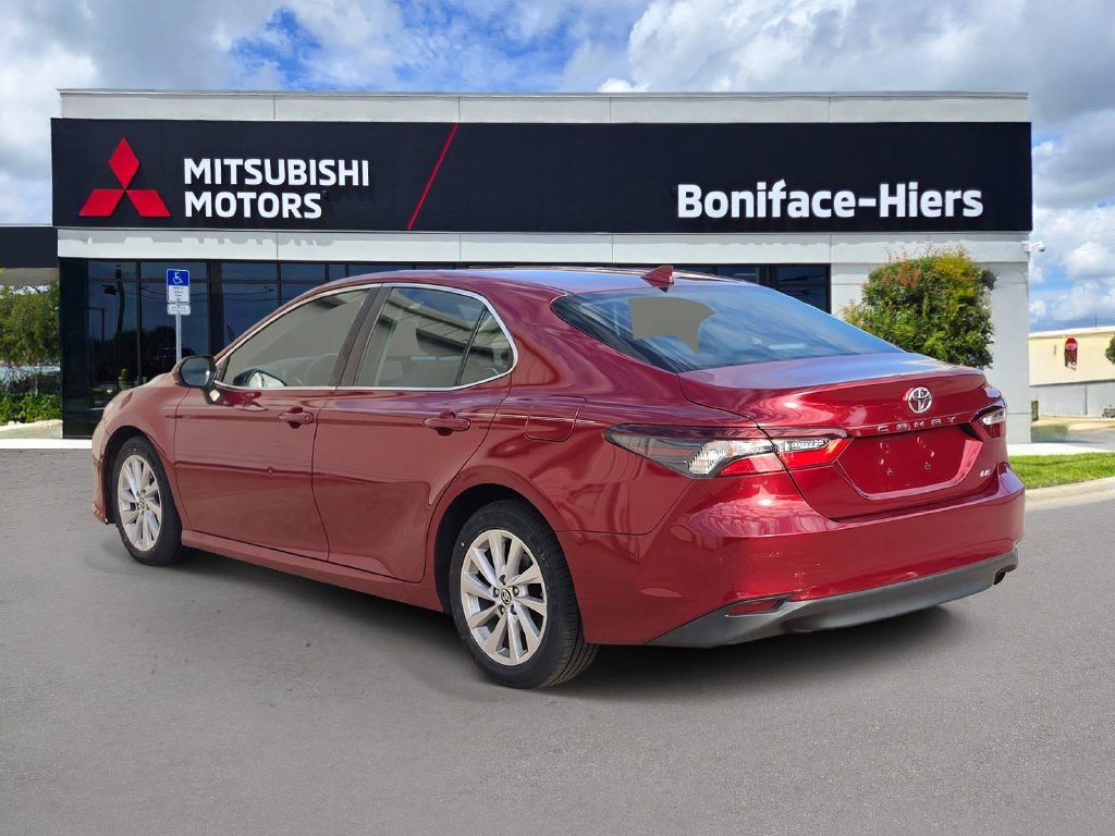 Used 2022 Toyota Camry LE FWD image 3