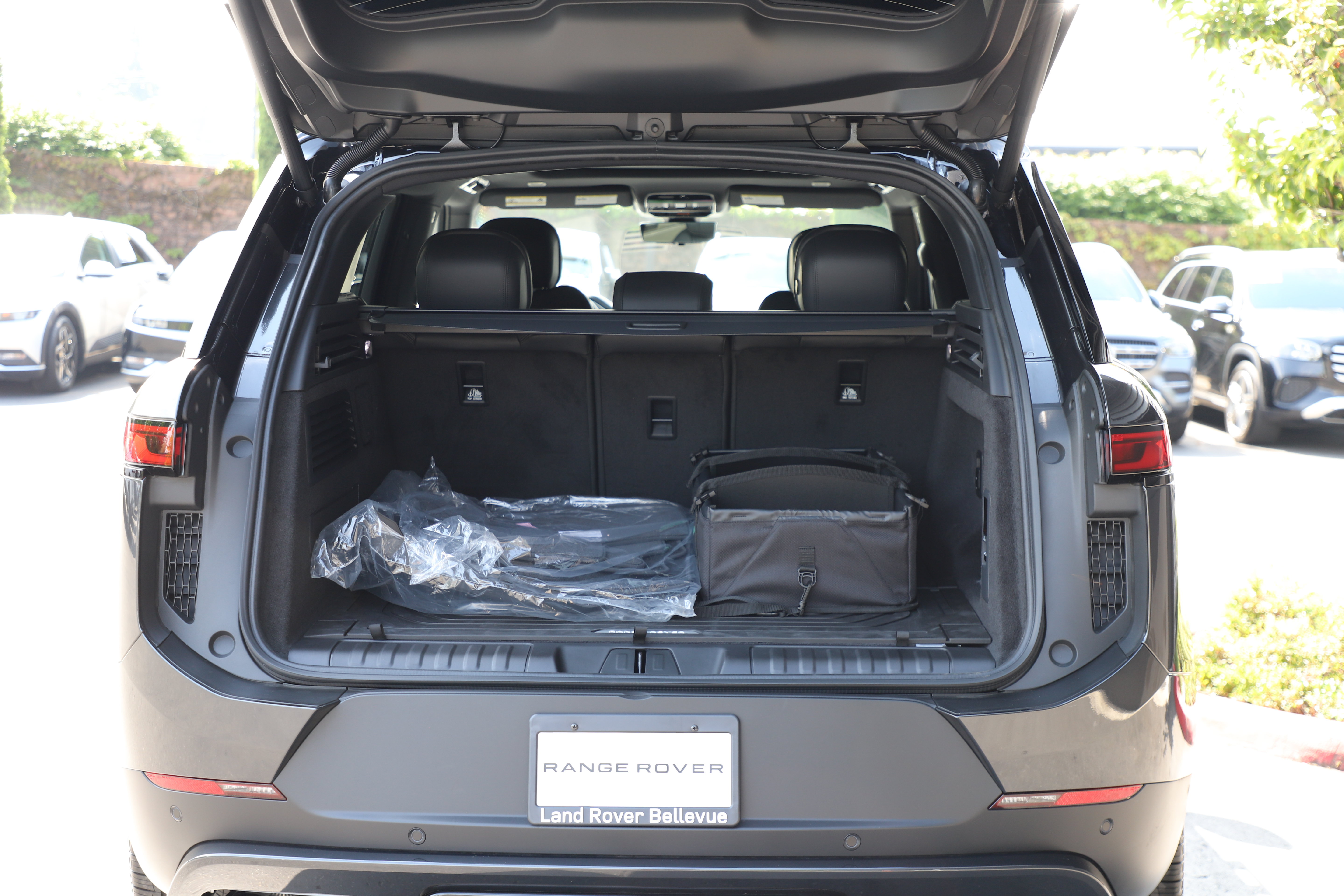 New 2026 Land Rover Range Rover Sport SE AWD/4WD image 16