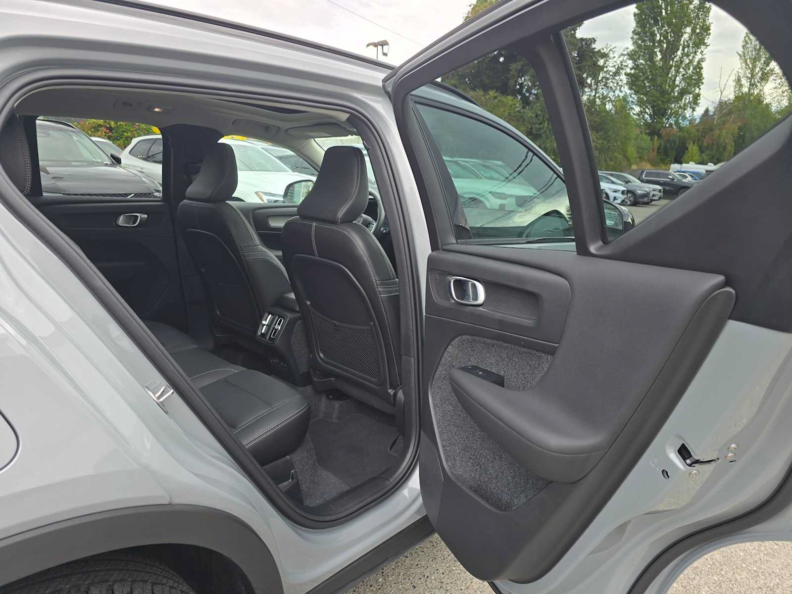 Used 2026 Volvo XC40 B5 Plus w/ Protection Package Premier AWD/4WD image 13