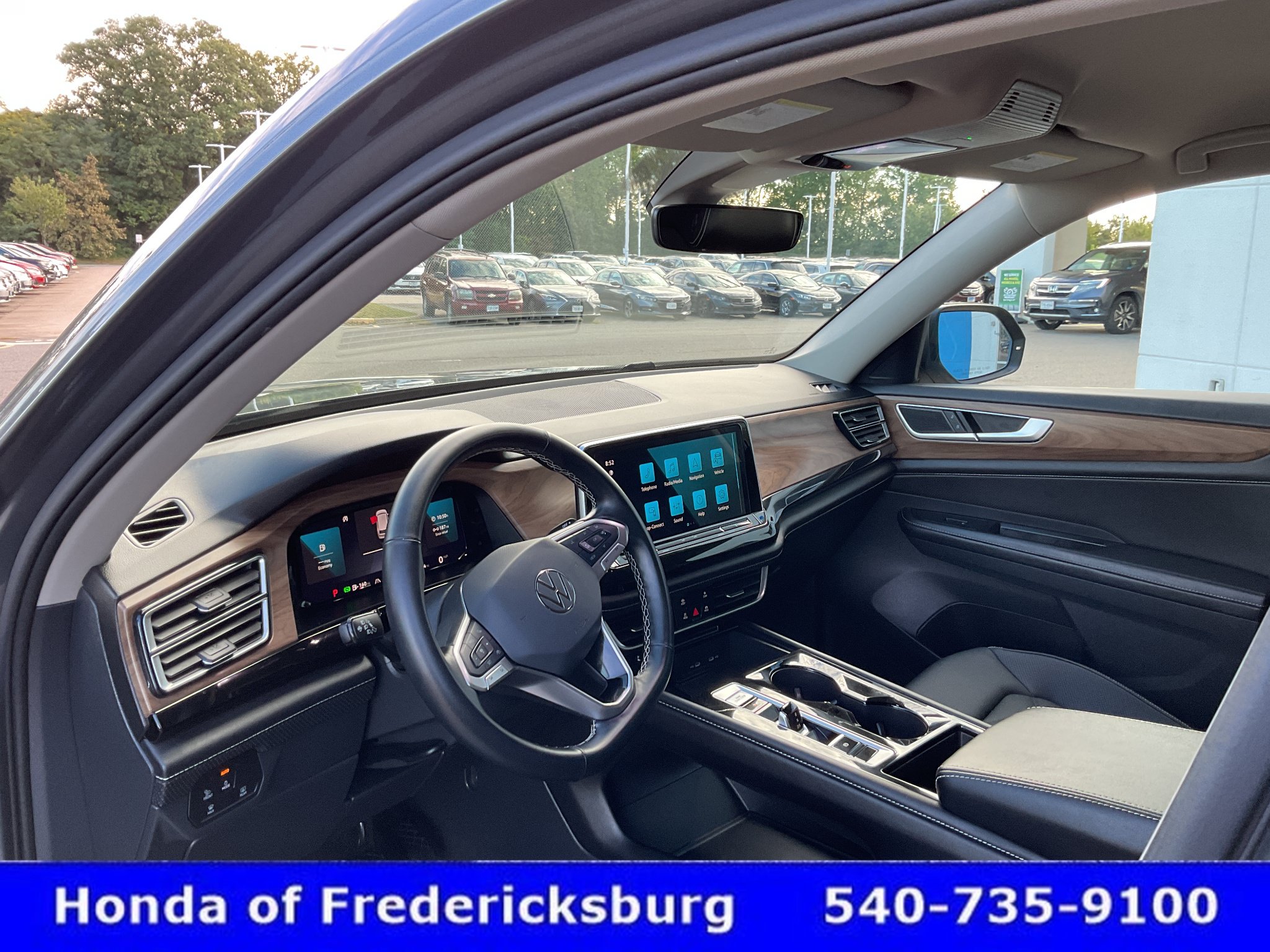 Used 2025 Volkswagen Atlas SE AWD/4WD image 31