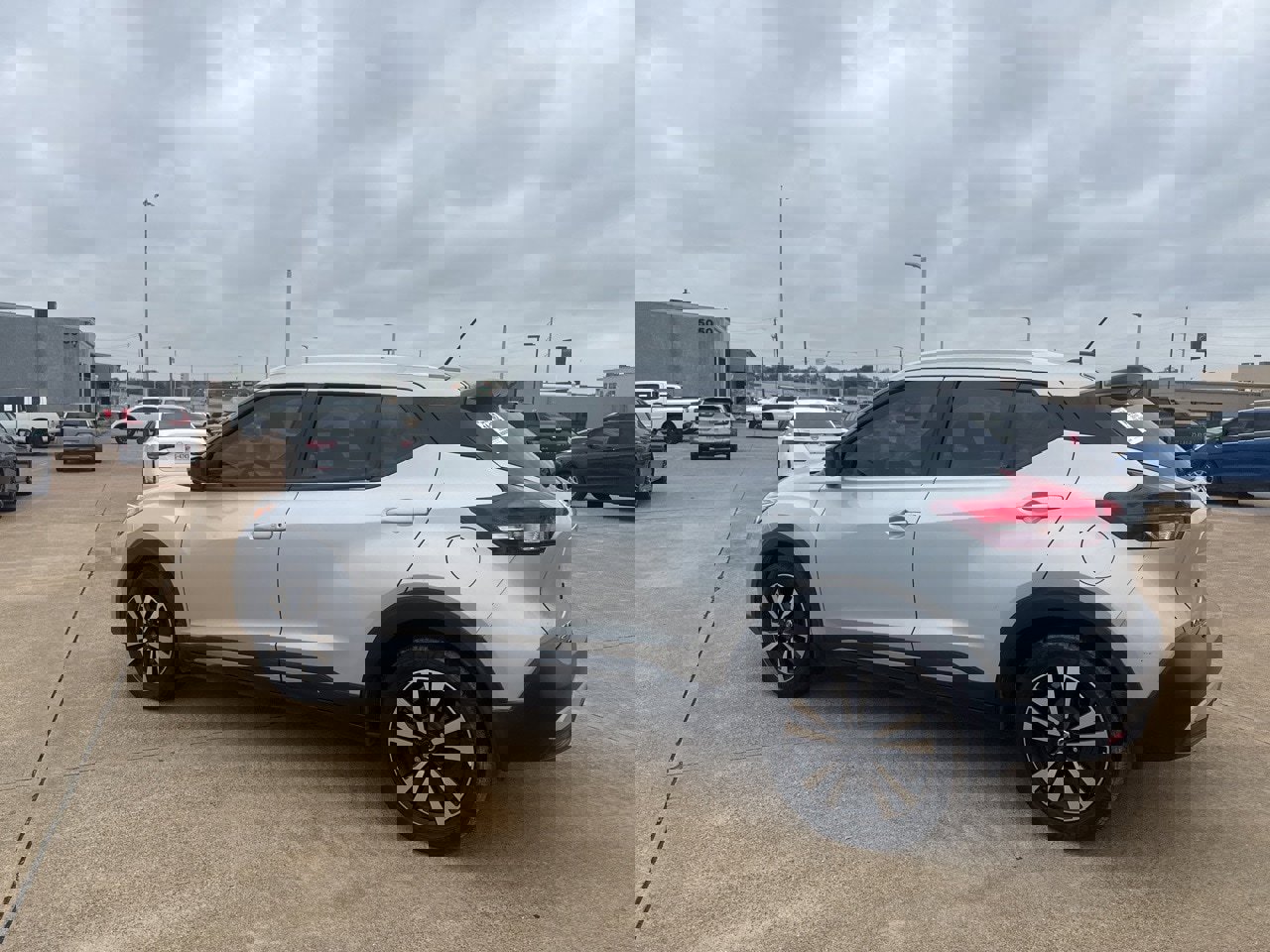 Used 2019 Nissan Kicks SR image 12