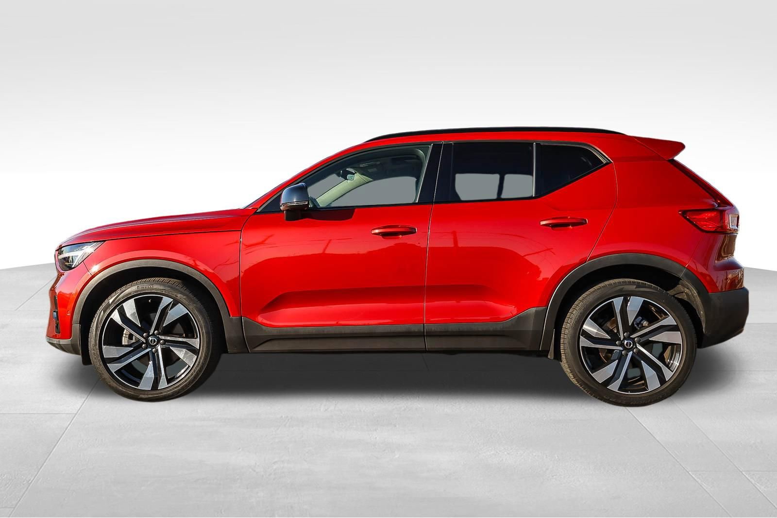 Used 2023 Volvo XC40 B5 Ultimate w/ Protection Package Premier image 9
