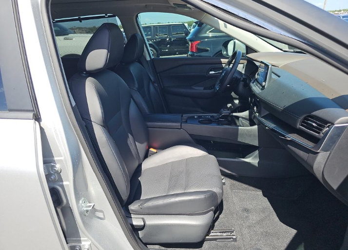 Used 2023 Nissan Rogue SV w/ SV Premium B Package FWD image 8