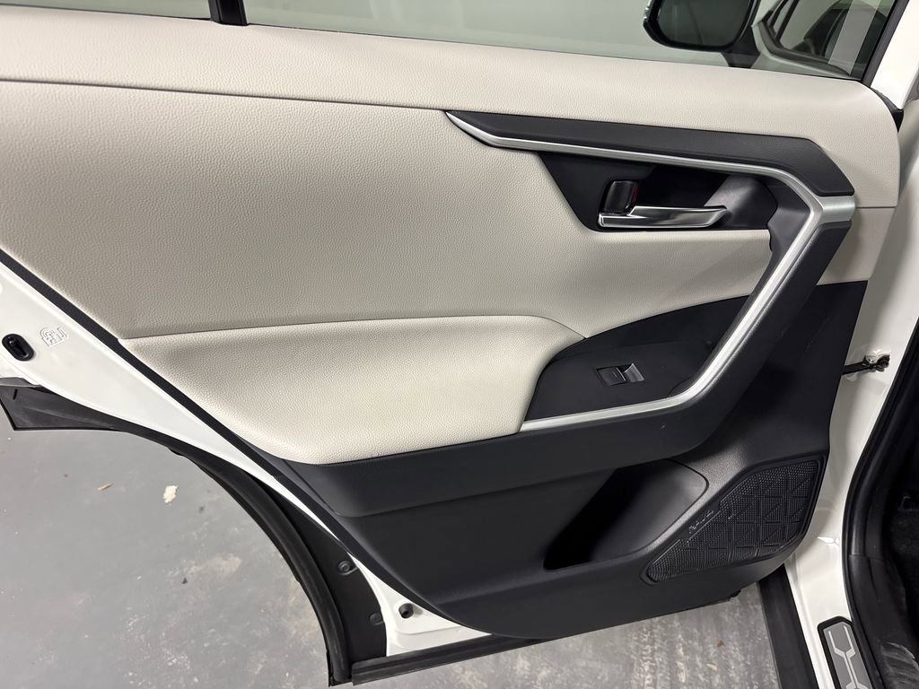 Certified 2022 Toyota RAV4 XLE Premium AWD/4WD image 31