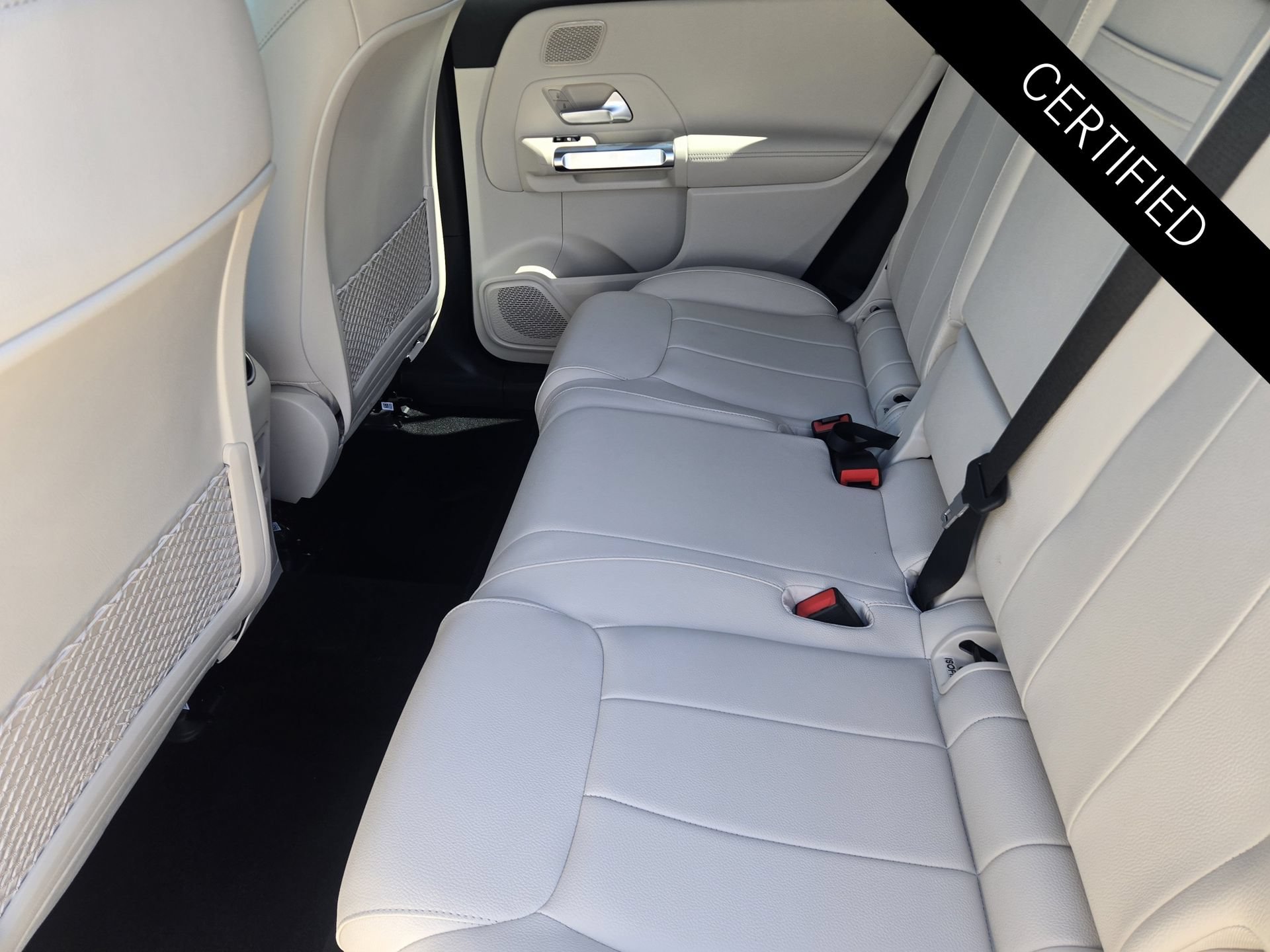Used 2025 Mercedes-Benz EQB 300 4MATIC image 28