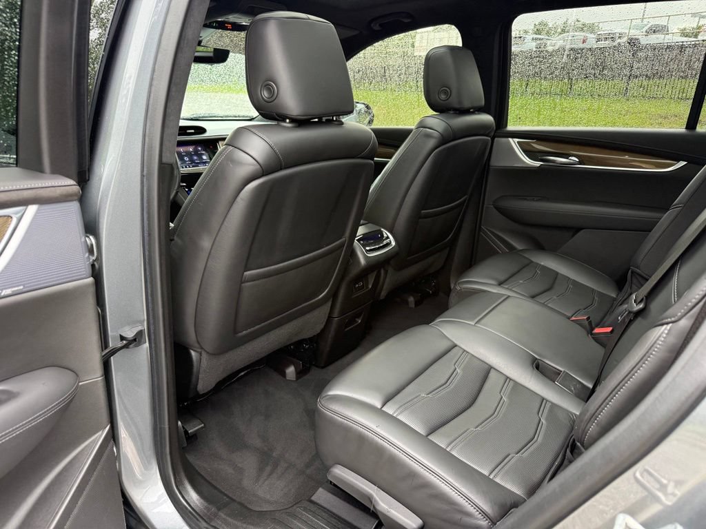 Used 2021 Cadillac XT6 Premium Luxury w/ Platinum Package AWD/4WD image 25