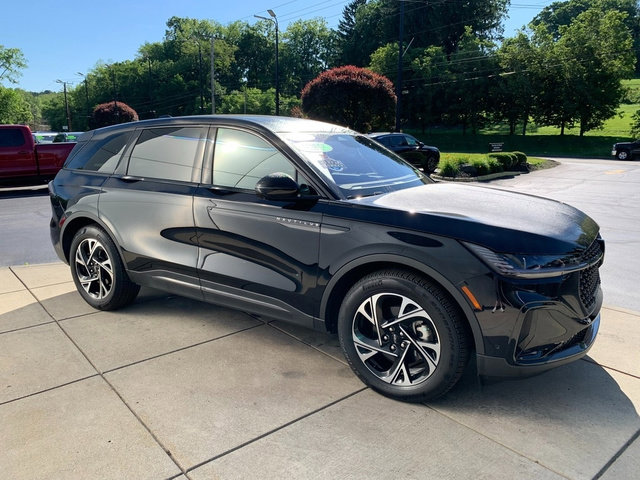 Certified 2024 Lincoln Nautilus Premier w/ Jet Appearance Package AWD/4WD image 8