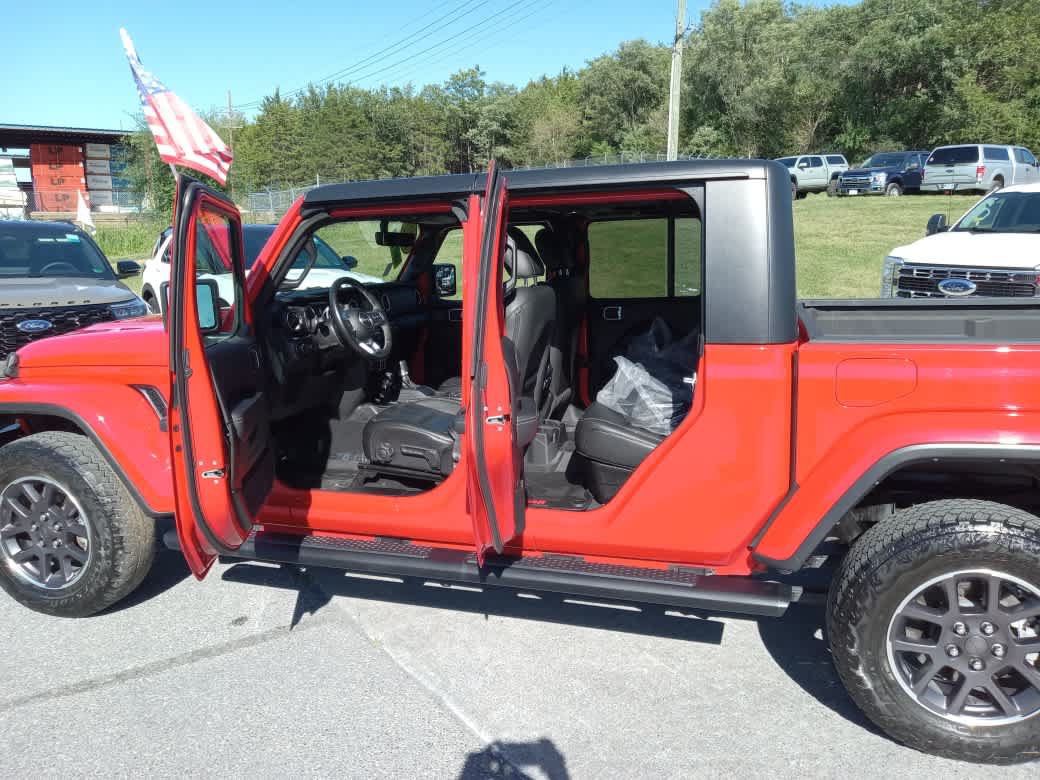 Used 2022 Jeep Gladiator Overland w/ Popular Equipment Package AWD/4WD image 24