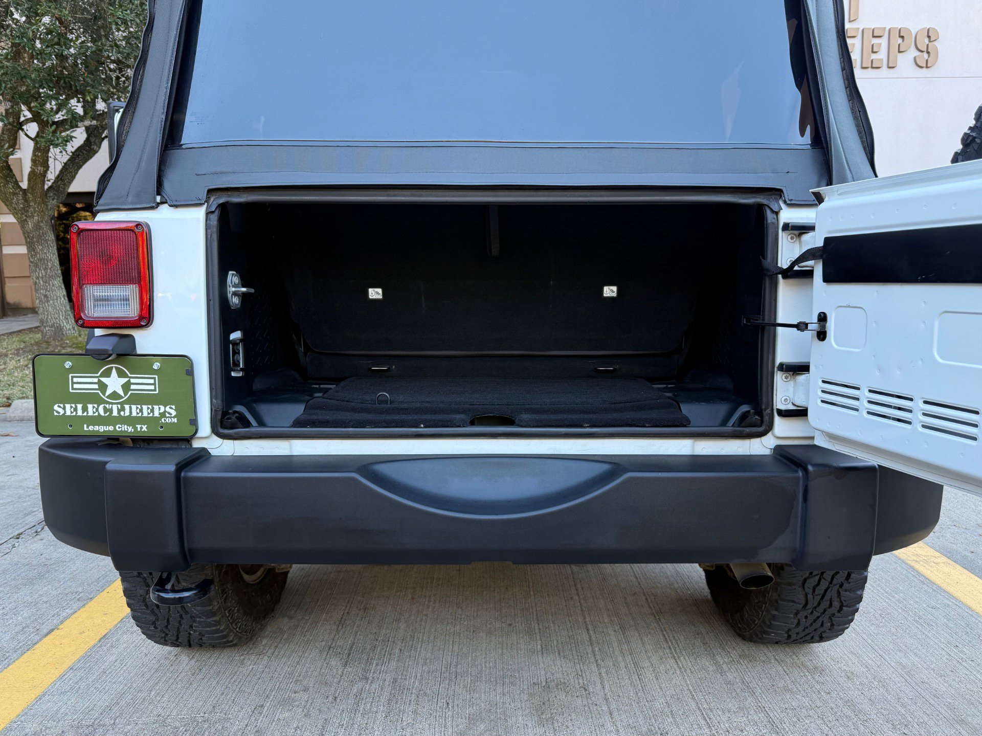 Used 2018 Jeep Wrangler Sport image 9