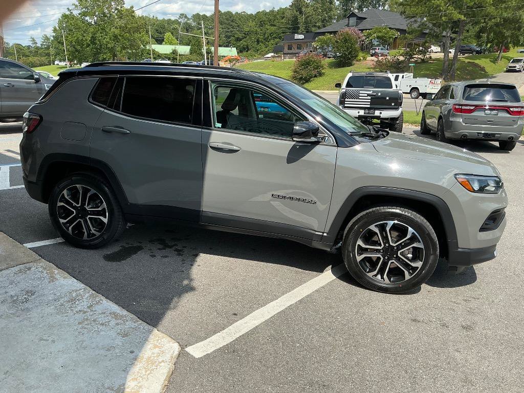 Used 2022 Jeep Compass Limited AWD/4WD image 7