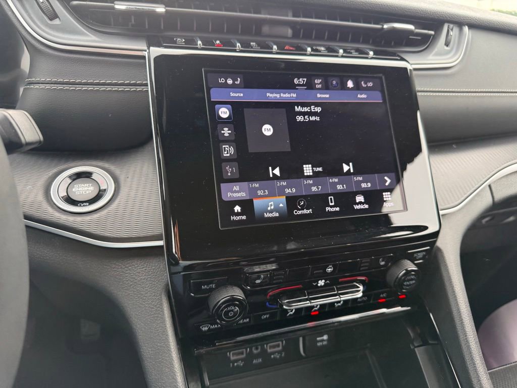 Used 2023 Jeep Grand Cherokee Altitude RWD image 15