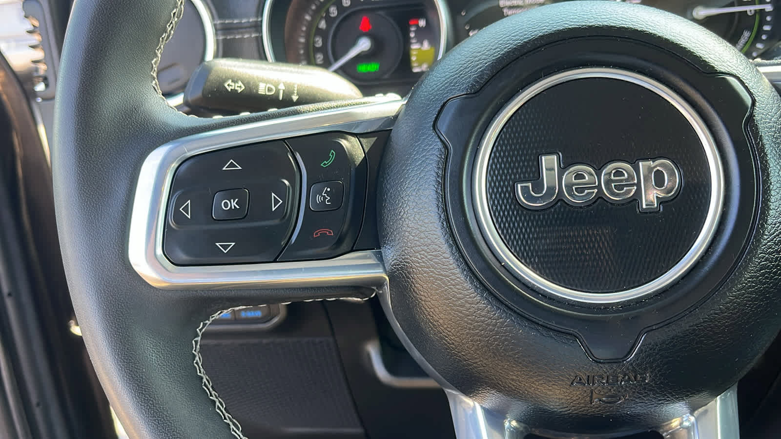 Used 2023 Jeep Wrangler Sahara w/ Cold Weather Group image 13