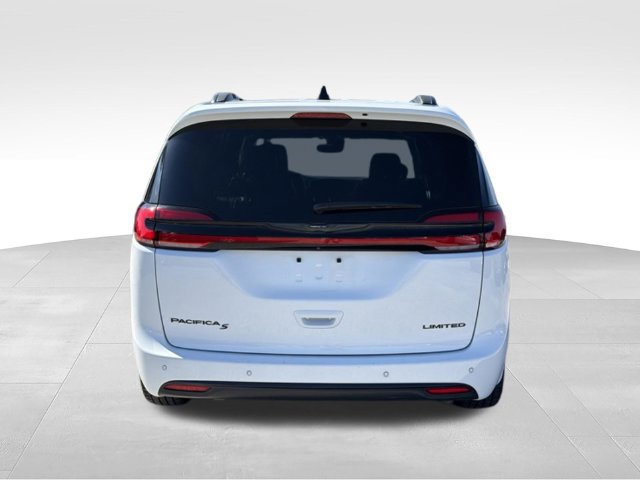 Used 2025 Chrysler Pacifica Limited FWD image 4