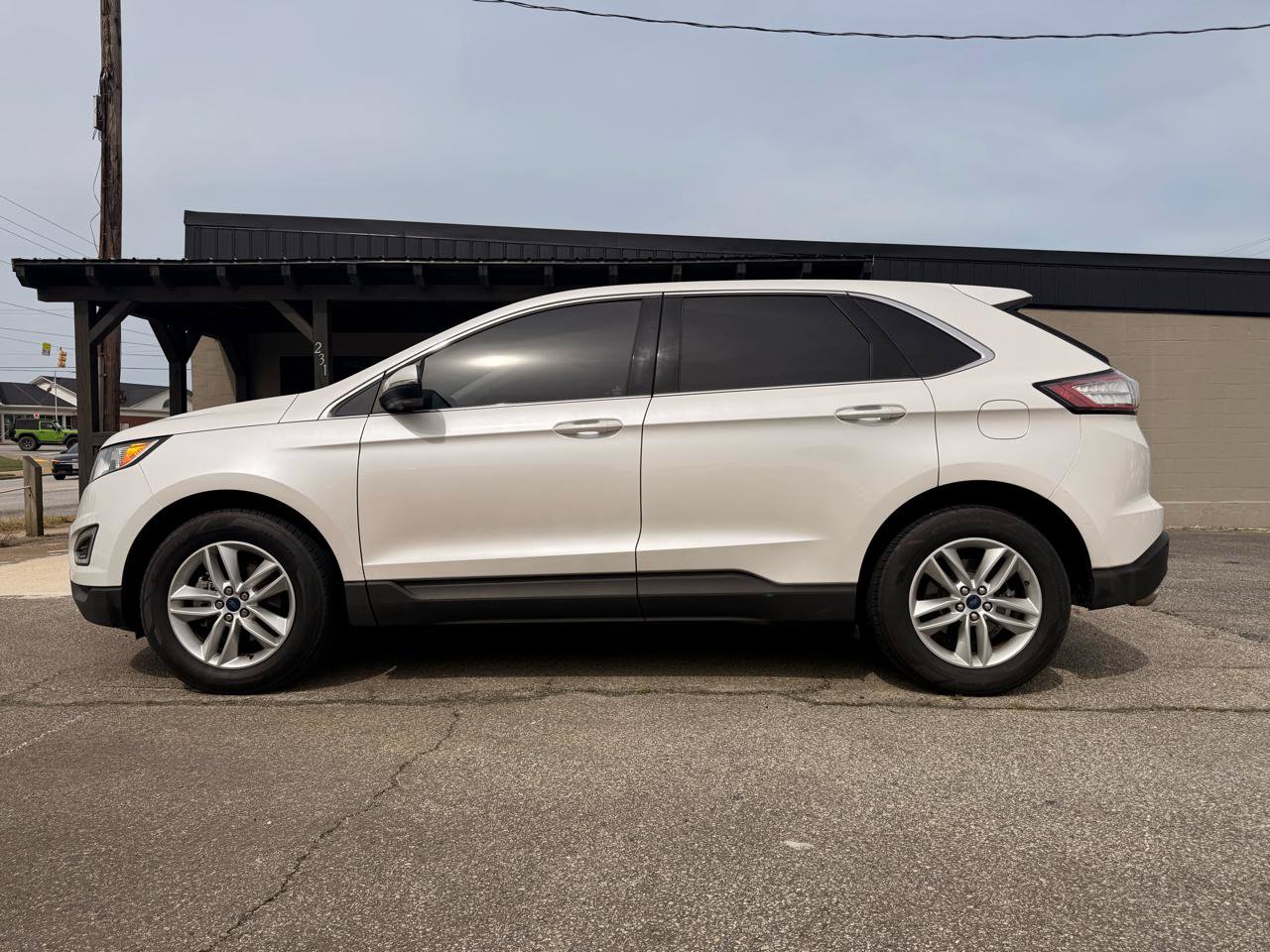 Used 2016 Ford Edge SEL w/ Equipment Group 201A FWD image 2