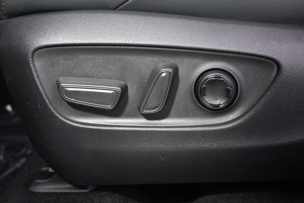 Used 2023 Toyota Venza Limited AWD/4WD image 13