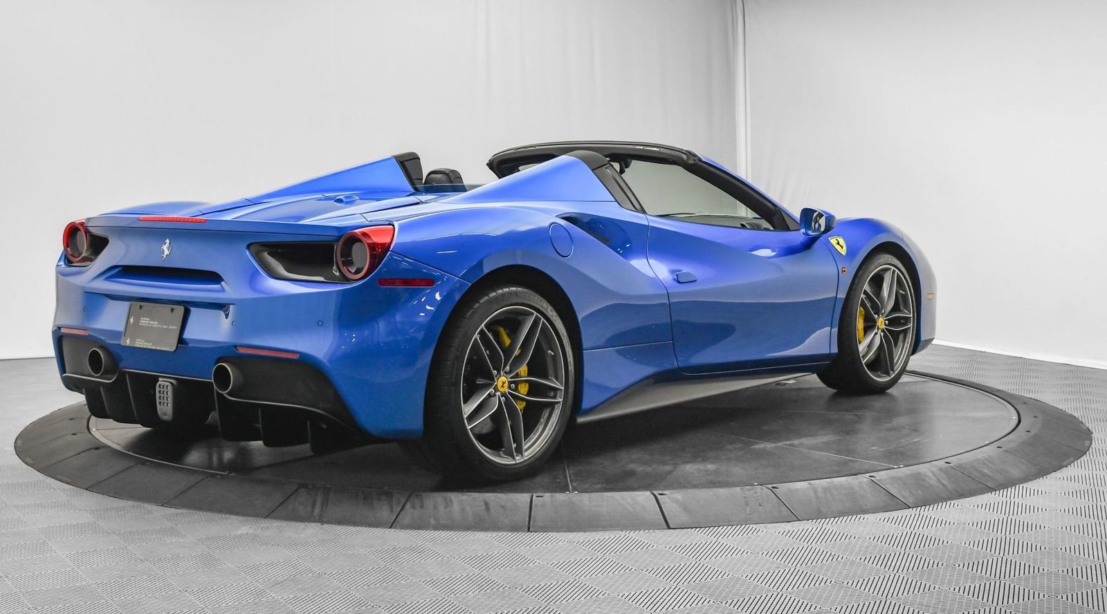 Used 2018 Ferrari 488 Spider Blu Corsa image 8