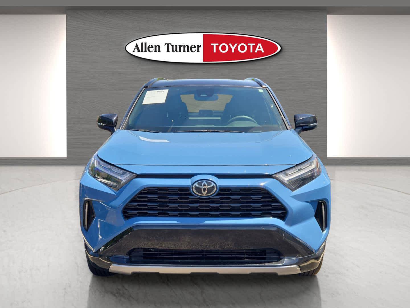 Used 2025 Toyota RAV4 XSE AWD/4WD image 4