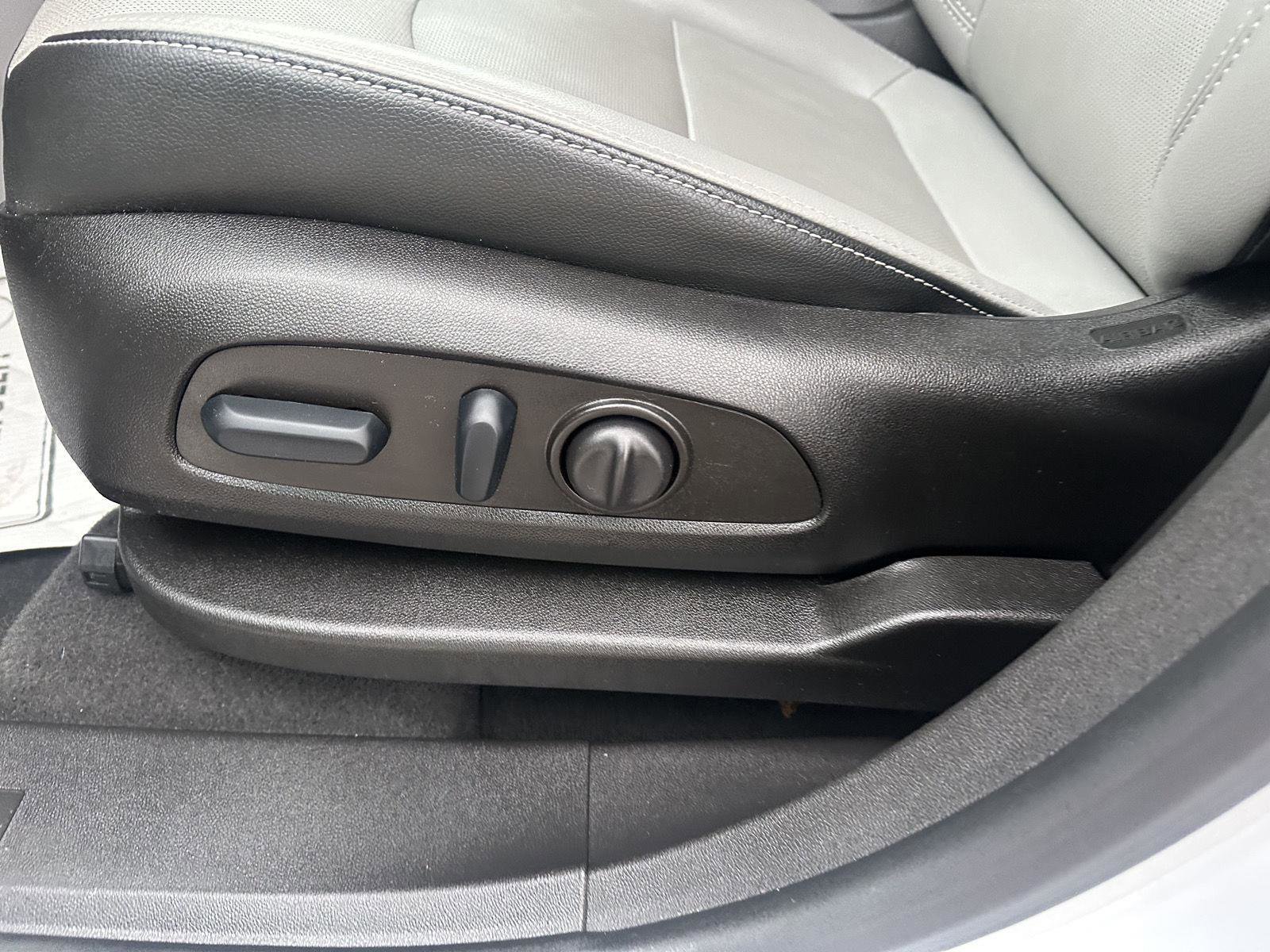 Used 2022 GMC Terrain SLT w/ Infotainment Package II image 29