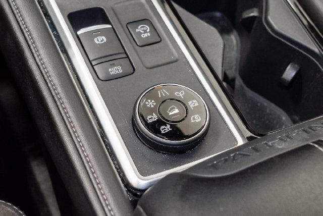 Used 2024 Nissan Pathfinder SL w/ SL Premium Package AWD/4WD image 23