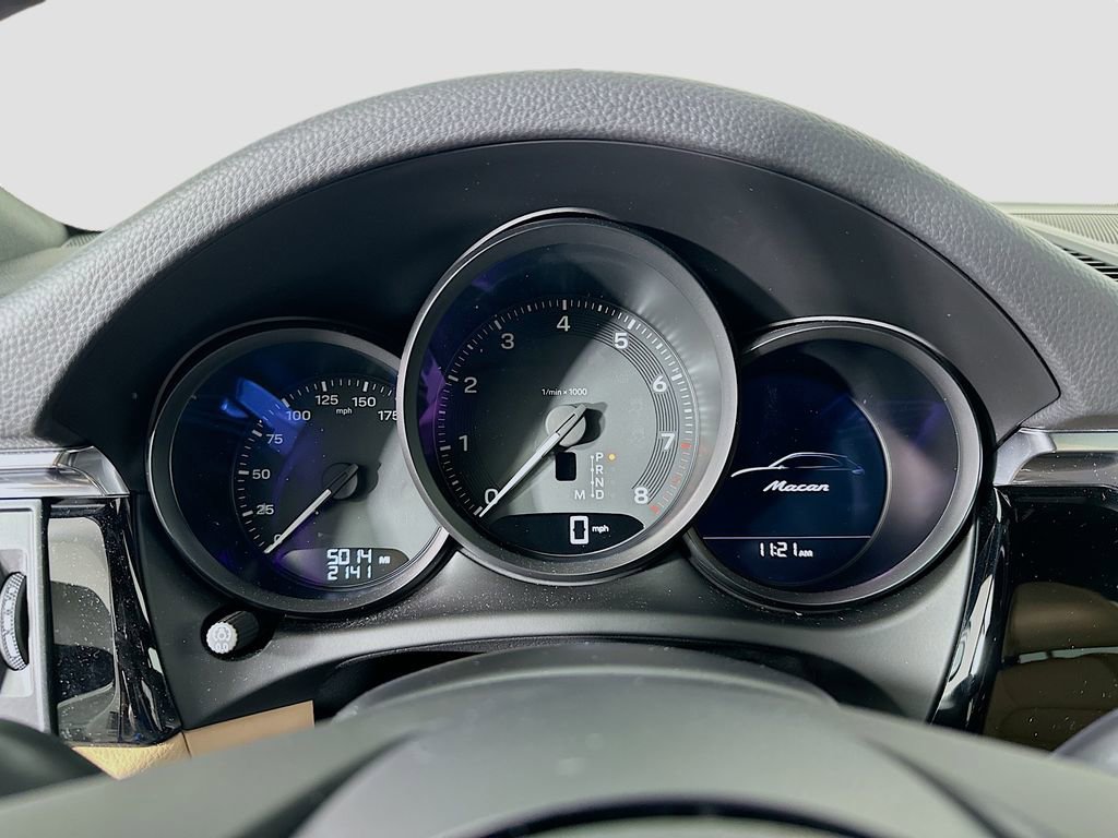 Used 2025 Porsche Macan image 13