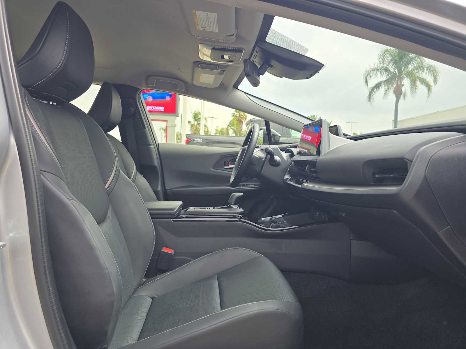 Used 2025 Toyota Prius XLE FWD image 10