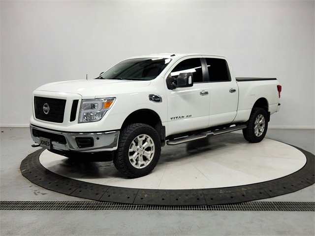 Used 2019 Nissan Titan SV w/ SV Convenience Package image 3