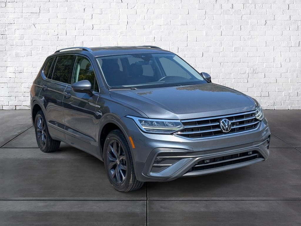 Used 2023 Volkswagen Tiguan SE FWD image 2
