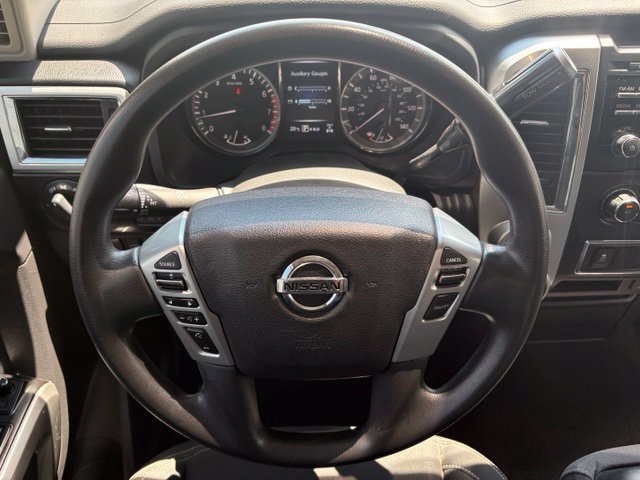 Used 2017 Nissan Titan SV AWD/4WD image 22