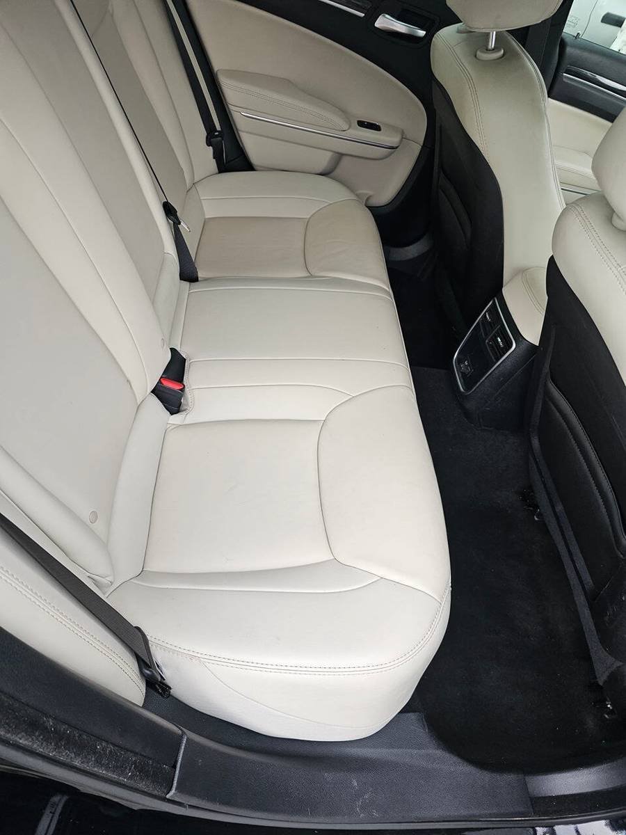 Used 2019 Chrysler 300 Touring w/ Quick Order Package 2EF RWD image 12