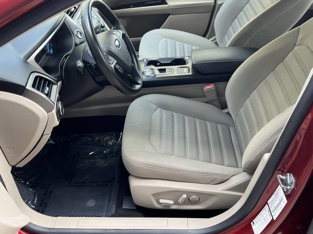 Used 2017 Ford Fusion SE FWD image 15