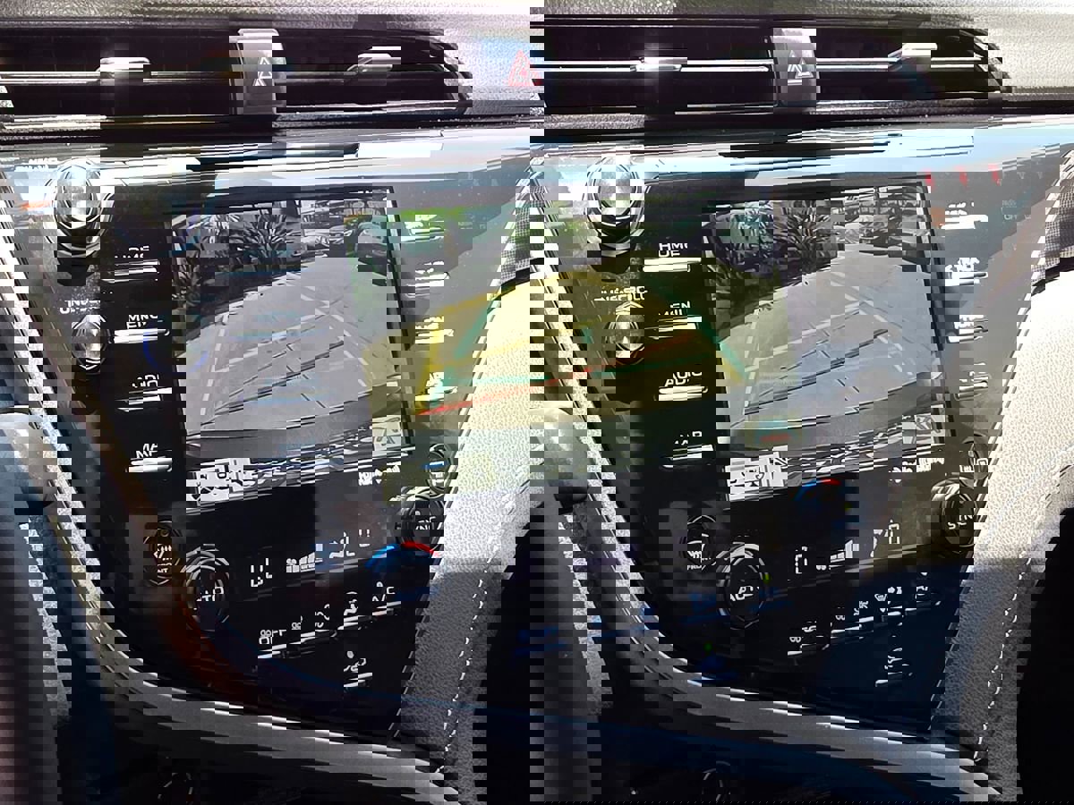 Used 2020 Toyota Camry XSE image 32