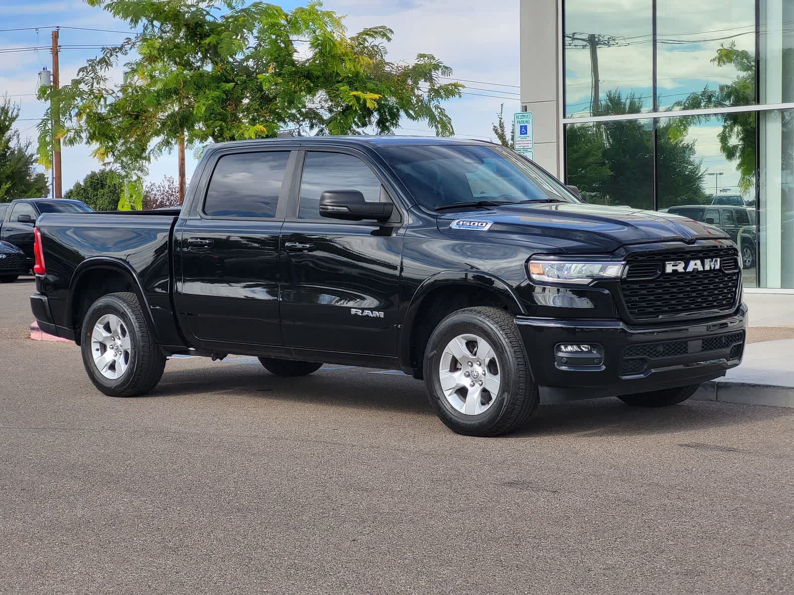 Used 2025 RAM 1500 Big Horn AWD/4WD image 3