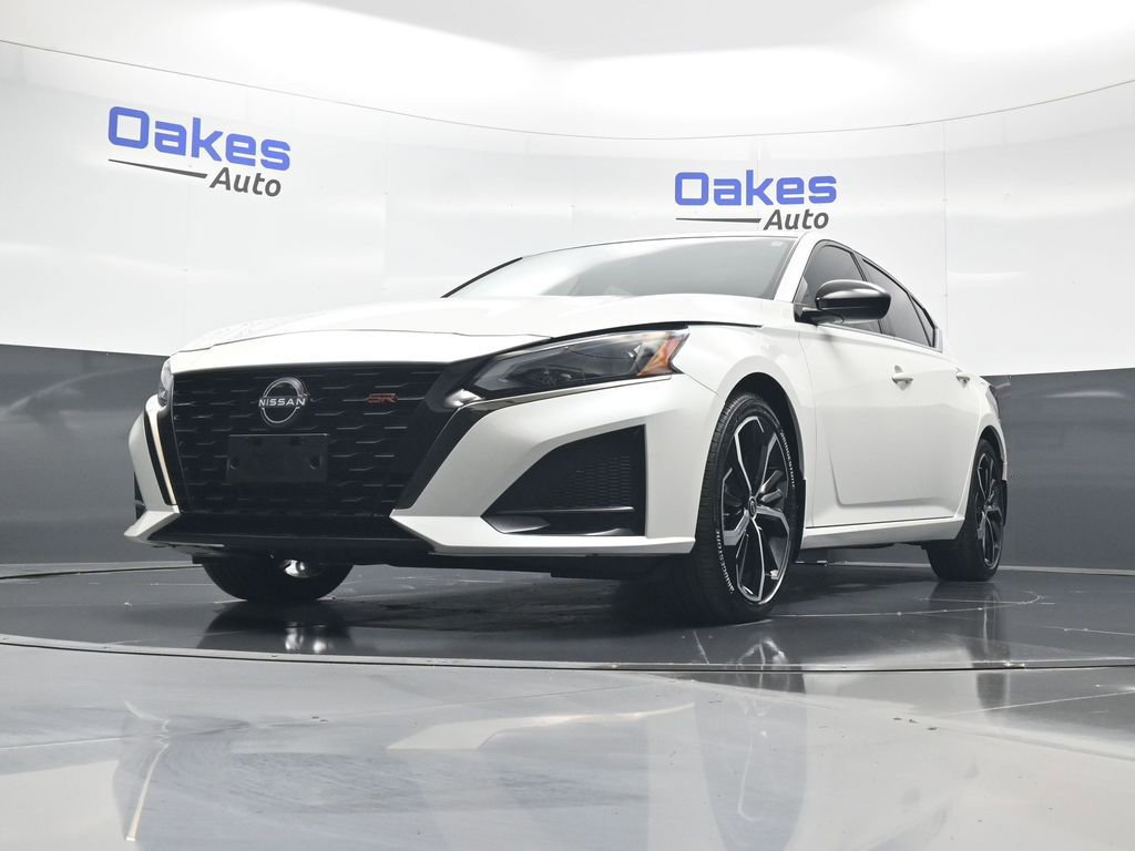 Used 2024 Nissan Altima 2.5 SR w/ SR Premium Package image 39