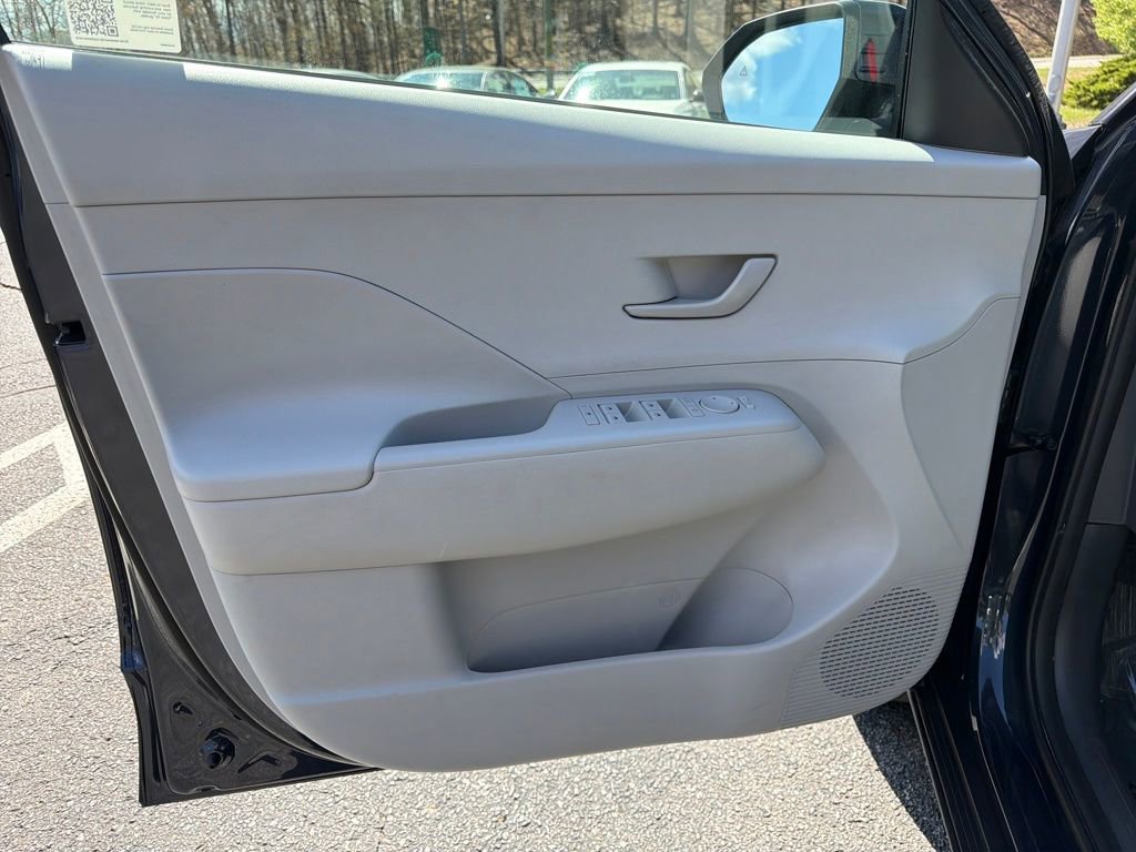 Used 2025 Hyundai Kona SEL image 13