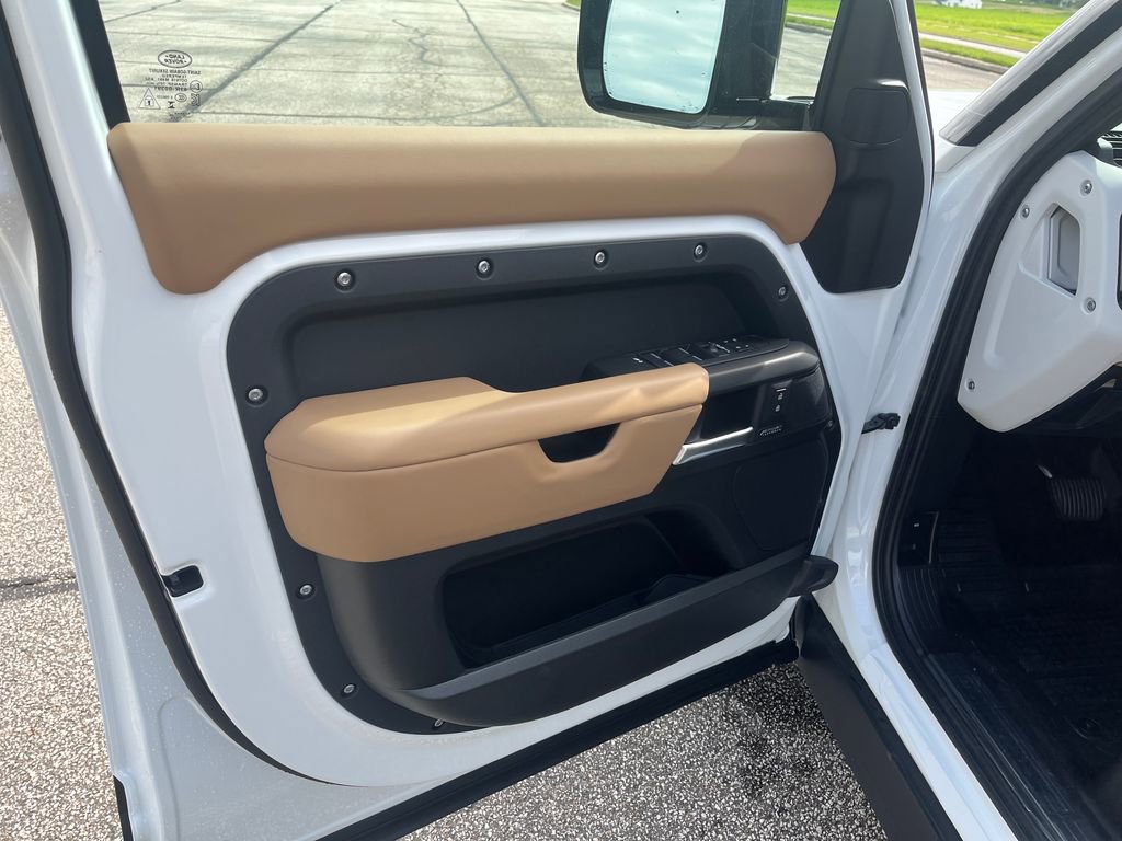 New 2026 Land Rover Defender 110 X-Dynamic SE AWD/4WD image 10