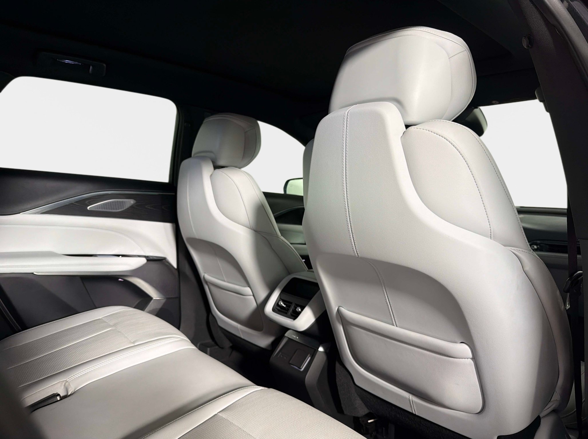 Used 2024 Cadillac Lyriq Luxury RWD image 26