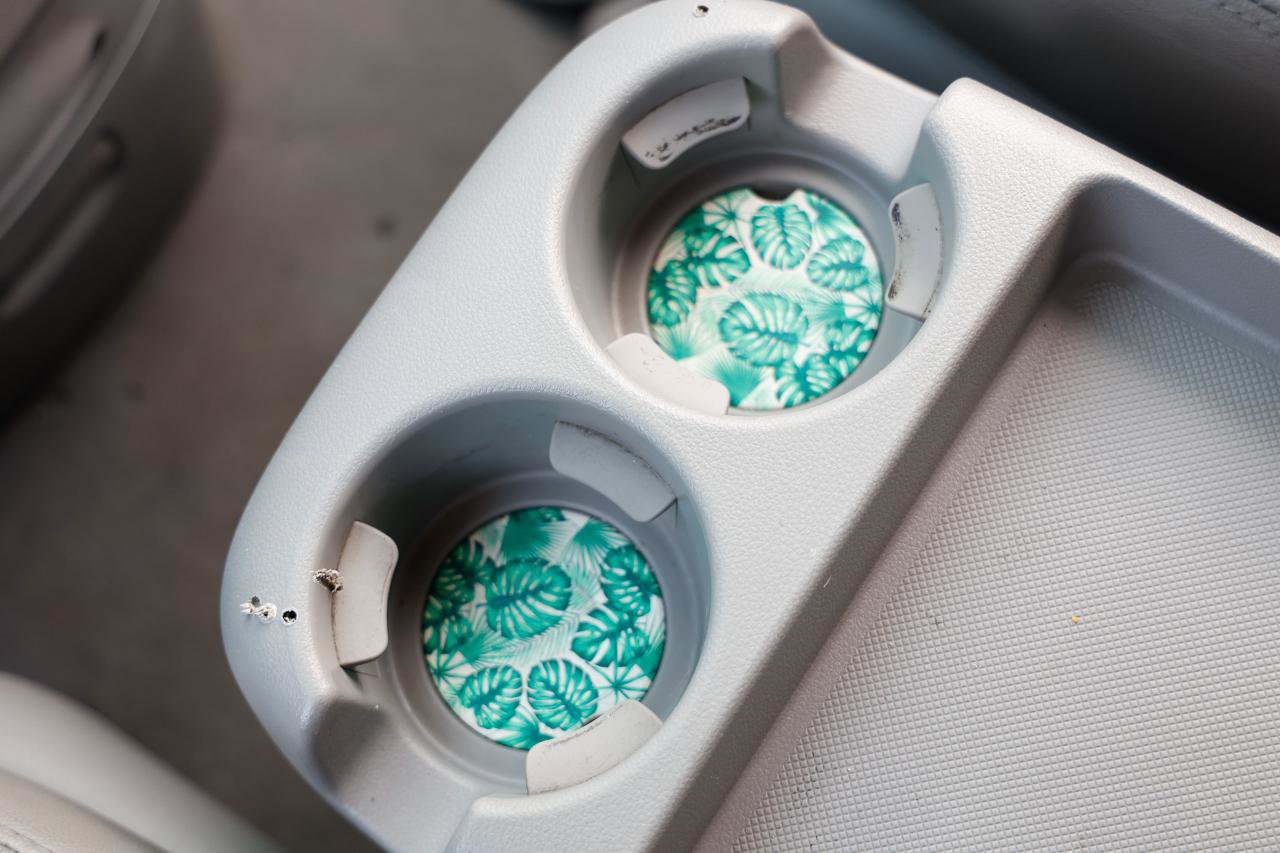 Used 2007 Hyundai Entourage Limited image 36