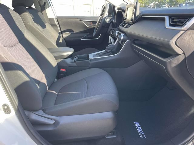 Used 2021 Toyota RAV4 LE FWD image 13