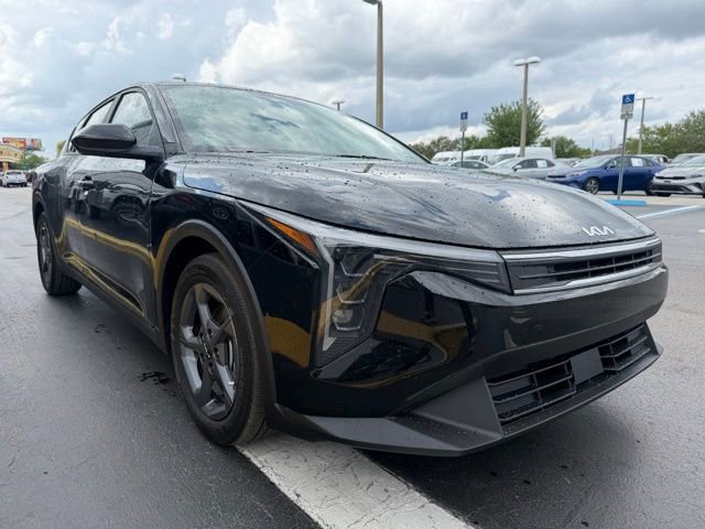 Used 2025 Kia K4 LXS image 3