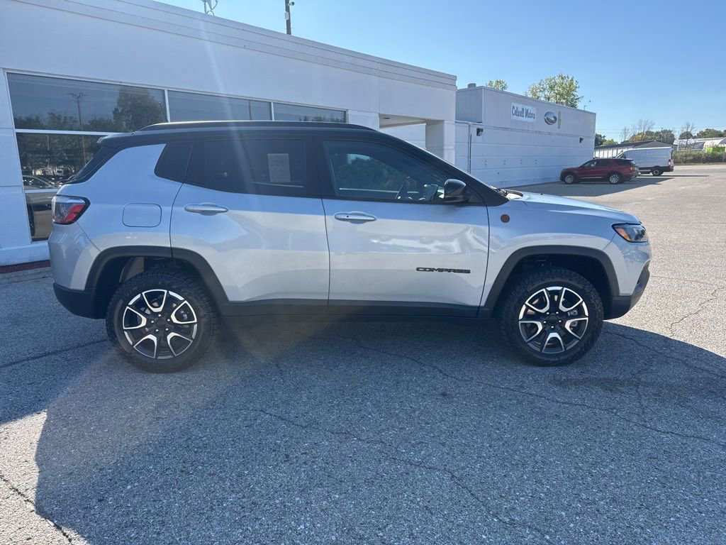 Used 2024 Jeep Compass Trailhawk image 2