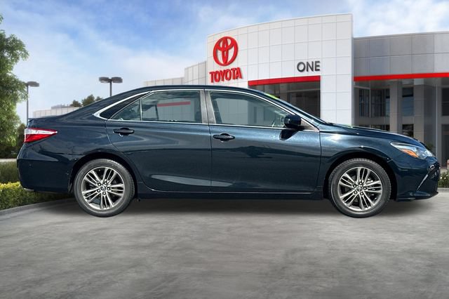 Certified 2017 Toyota Camry SE FWD image 3