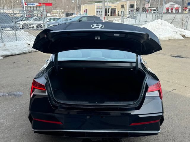 Used 2024 Hyundai Elantra SEL w/ Convenience Package FWD image 7