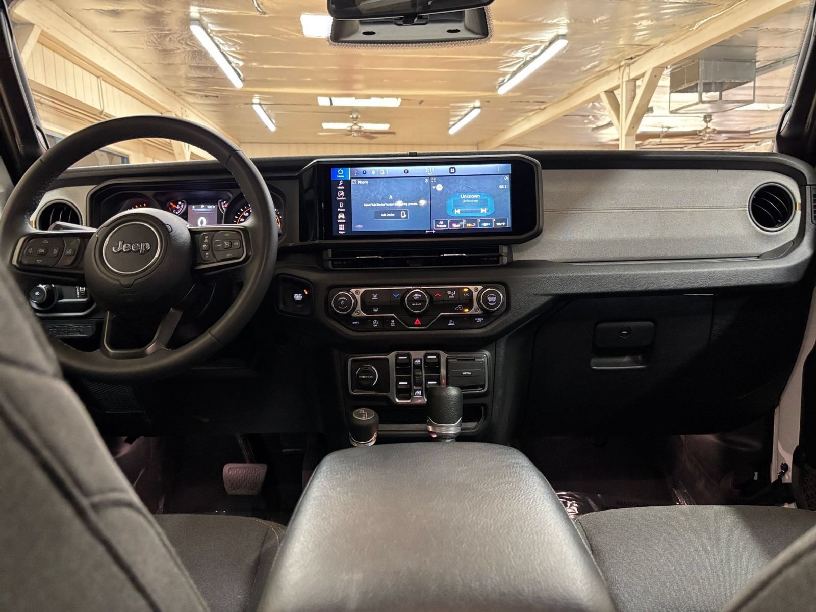Used 2025 Jeep Wrangler Unlimited Sport AWD/4WD image 31