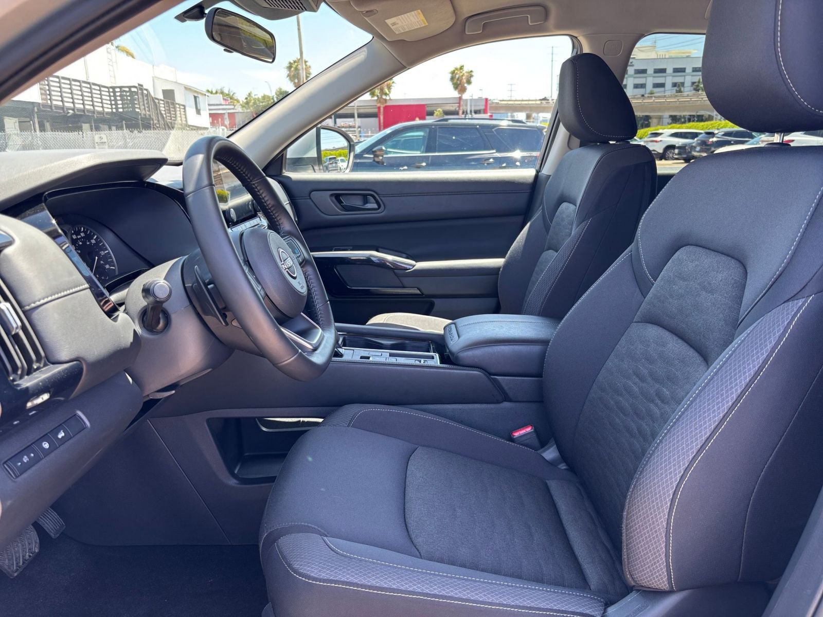 Used 2025 Nissan Pathfinder SV FWD image 29