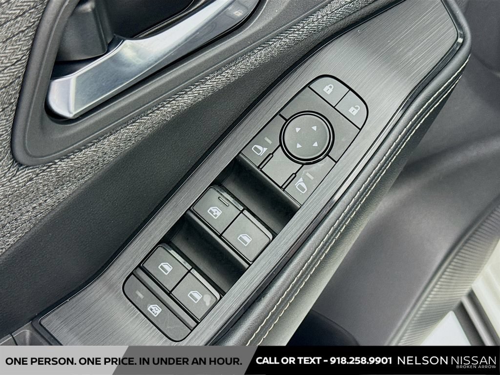 Used 2021 Nissan Rogue SV AWD/4WD image 17