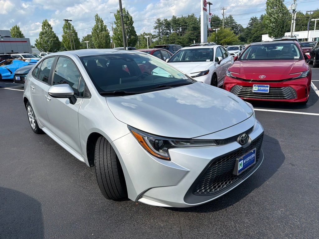 Used 2020 Toyota Corolla LE FWD image 3