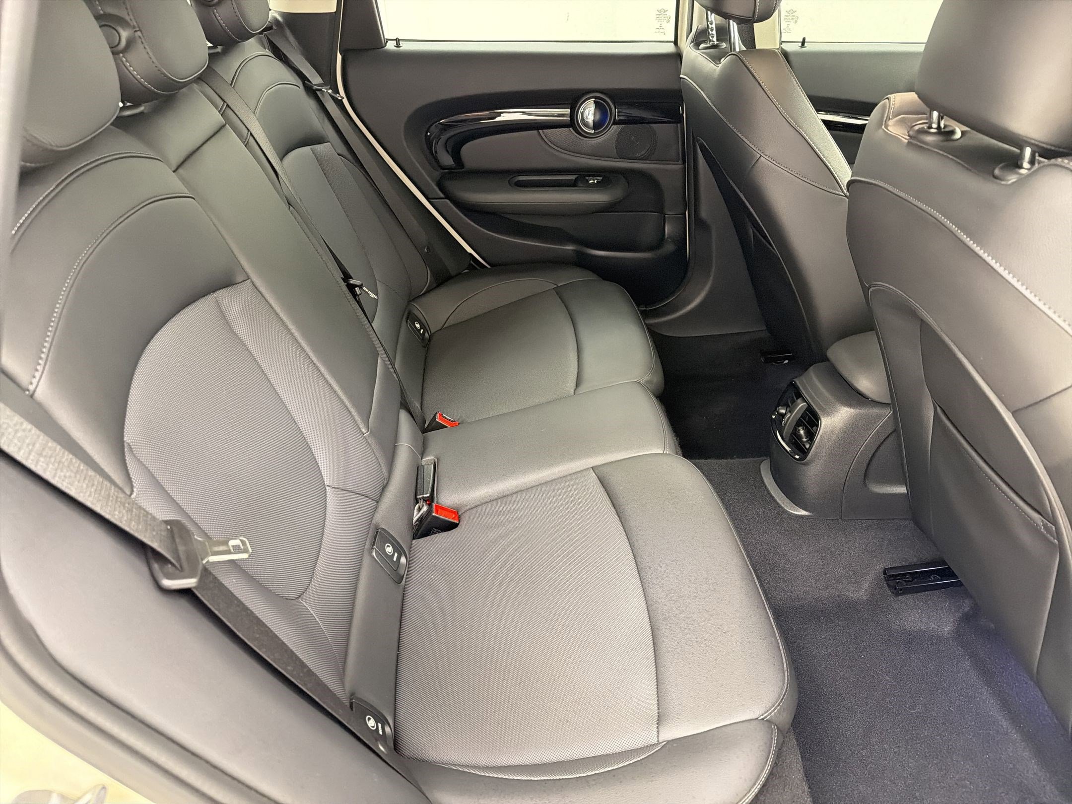 Used 2022 MINI Cooper Clubman S image 27